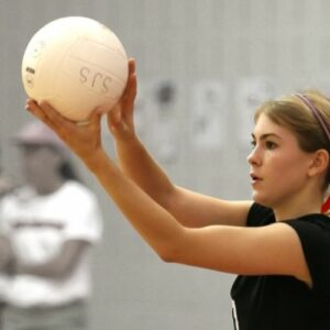 Volleyball Aufschlag: 4 Arten von effektiven Volleyball Aufschlägen